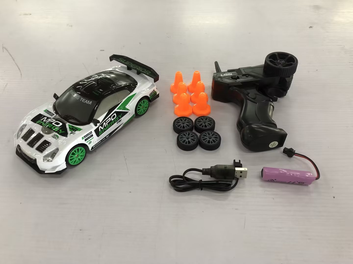 2,4G Drift Rc Auto 4WD RC Drift Auto Spielzeug Fernbedienung GTR Modell AE86 Fahrzeug Auto RC Rennwagen Spielzeug für Kinder Weihnachtsgeschenke
