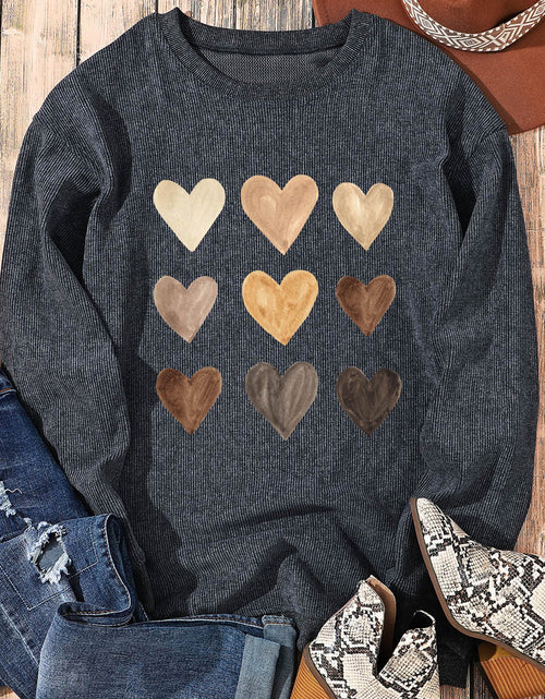 Bild in Galerie-Viewer laden, Gray Corded Valentine Heart Shape Graphic Sweatshirt
