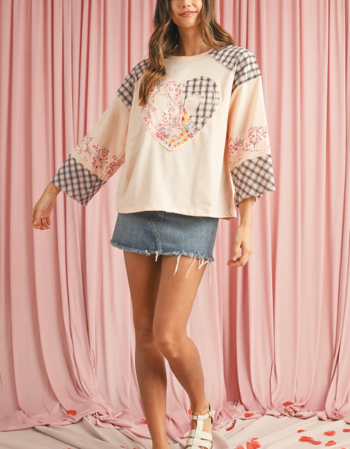 Load image into Gallery viewer, Beige Plaid Floral Patchwork Heart Long Sleeve Top
