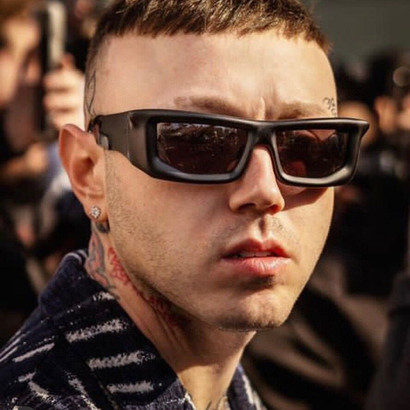 Gafas de sol futuristas con parasol