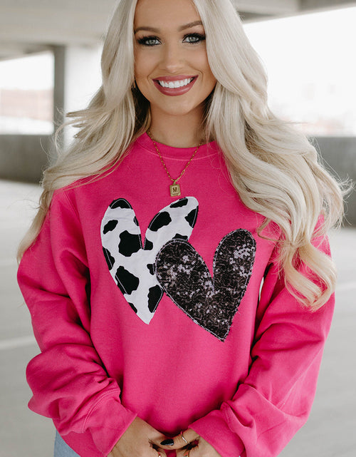 Cargar imagen en el visor de la galería, Strawberry Pink Sequins Heart Patch Graphic Sweatshirt

