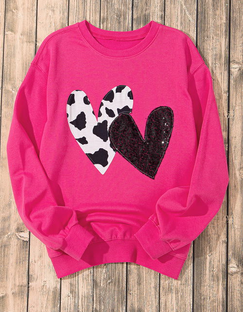 Cargar imagen en el visor de la galería, Strawberry Pink Sequins Heart Patch Graphic Sweatshirt

