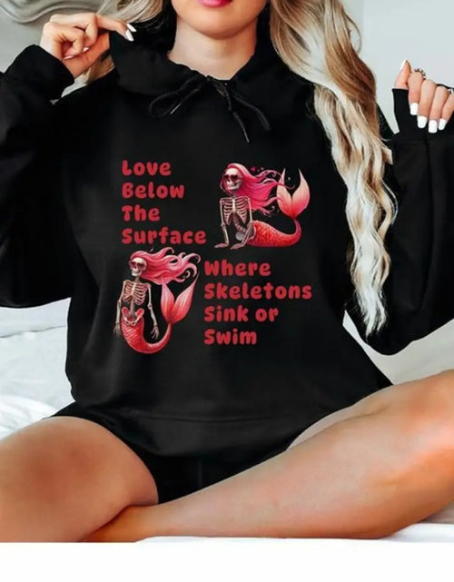 Cargar imagen en el visor de la galería, Sudadera con capucha versátil para estudiantes femeninas, blusa negra holgada con mangas largas
