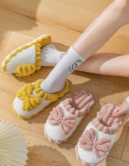 Load image into Gallery viewer, Fushia Bow Plush Winter Slipper

