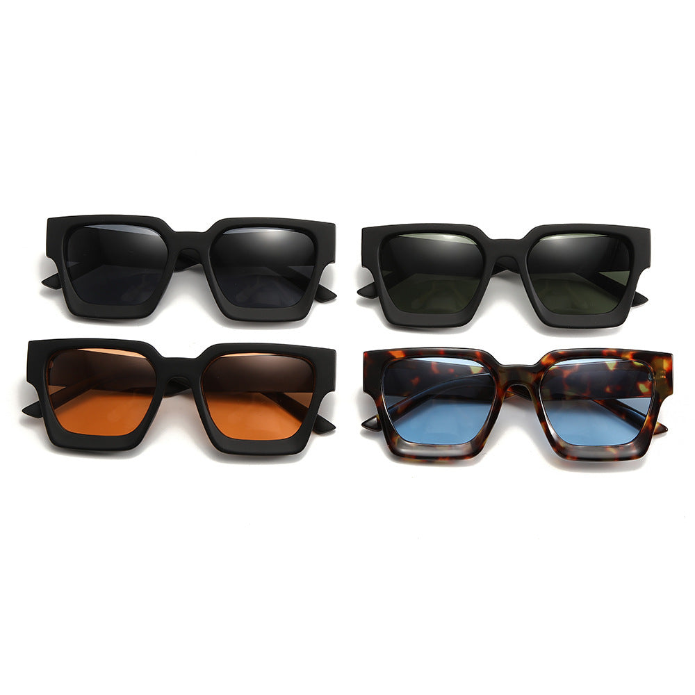 Gafas de sol con montura grande y protección UV