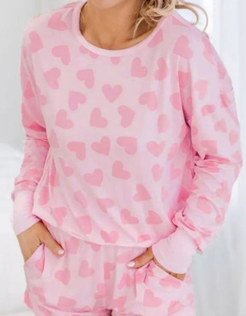 Cargar imagen en el visor de la galería, Pink Heart Print Long Sleeve Top and Shorts Loungewear Set
