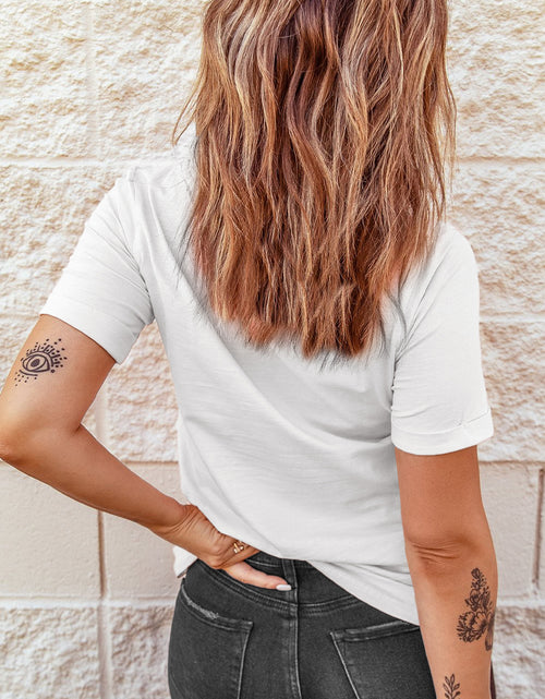 Cargar imagen en el visor de la galería, White LOVE Leopard Heart Graphic Crewneck Tee
