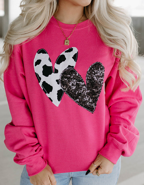 Cargar imagen en el visor de la galería, Strawberry Pink Sequins Heart Patch Graphic Sweatshirt
