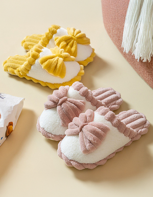Load image into Gallery viewer, Fushia Bow Plush Winter Slipper
