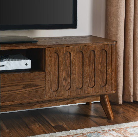 Mittelalterlicher moderner TV-Ständer aus Massivholz