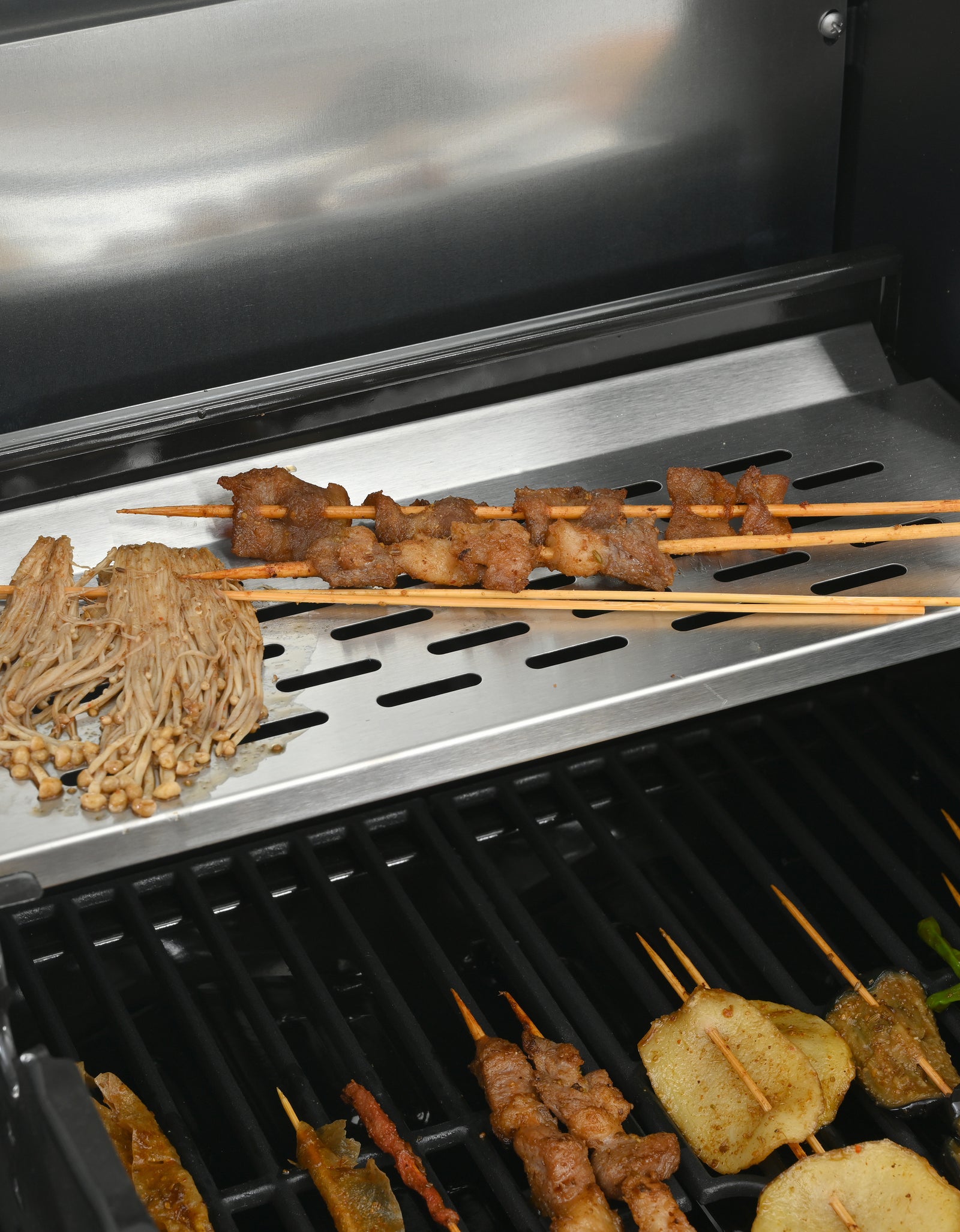 2+2 multifunctional gas barbecue grill and covered grill combination for outdoor cooking - barbecue, barbecue, pizza.