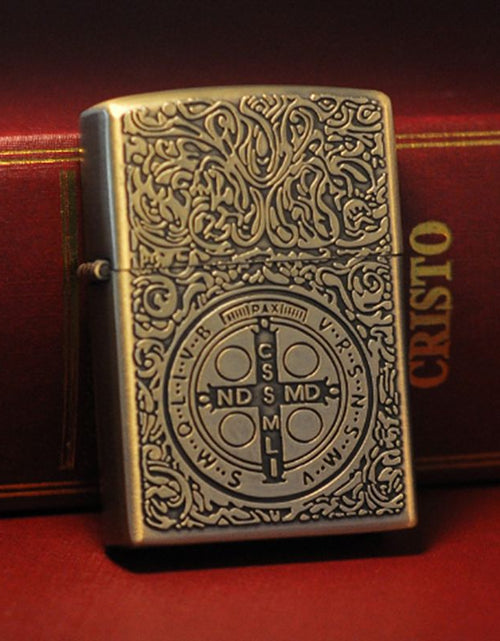 Bild in Galerie-Viewer laden, Kerosene lighter windproof retro style grinding wheel personalized bronze relief fuel dispenser
