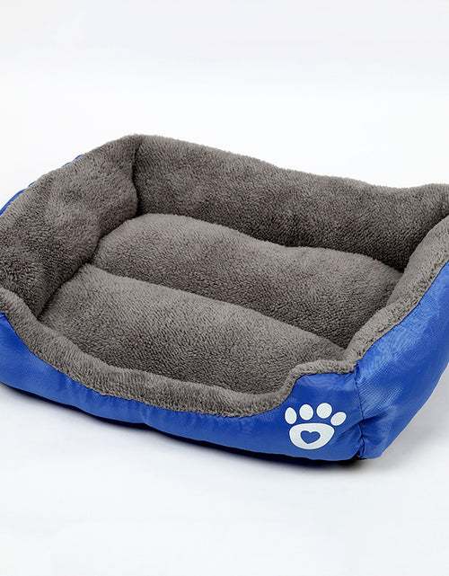 Bild in Galerie-Viewer laden, New, soft, and cozy fleece pet bed. Waterproof bottom. Suitable for small, medium &amp; large pets. Keeps pets warm.
