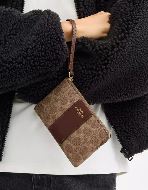 Load image into Gallery viewer, Corner Zip Wallet Wristlet Bag In Signature Canvas With Stripe,CW854
