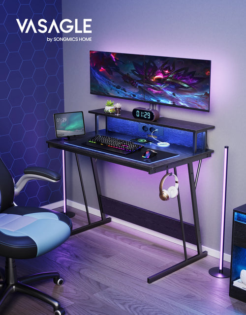Cargar imagen en el visor de la galería, Mesa de juego VASAGLE con iluminación LED, escritorio con regleta de enchufes incorporada, escritorio para computadora, soporte para 2 monitores, dormitorio
