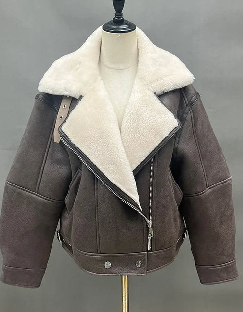 Bild in Galerie-Viewer laden, Hochwertige Lammfelljacke Damenmode Schaffell Leder Echtwolle gefüttert Dicker warmer Wintermantel
