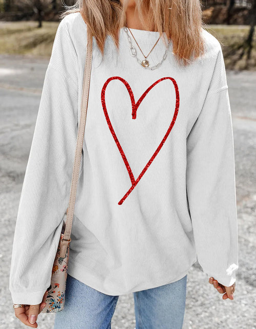 Cargar imagen en el visor de la galería, White Glitter Heart Print Corded Graphic Pullover Sweatshirt
