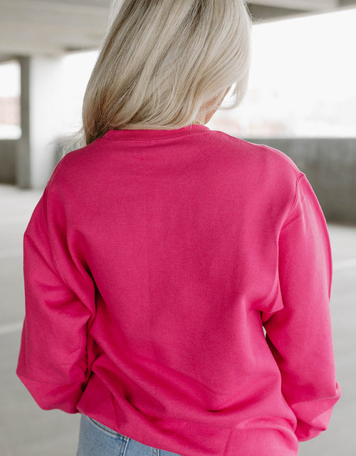 Cargar imagen en el visor de la galería, Strawberry Pink Sequins Heart Patch Graphic Sweatshirt
