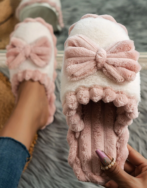 Load image into Gallery viewer, Fushia Bow Plush Winter Slipper
