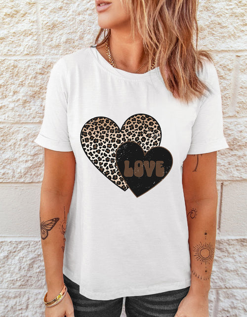 Cargar imagen en el visor de la galería, White LOVE Leopard Heart Graphic Crewneck Tee

