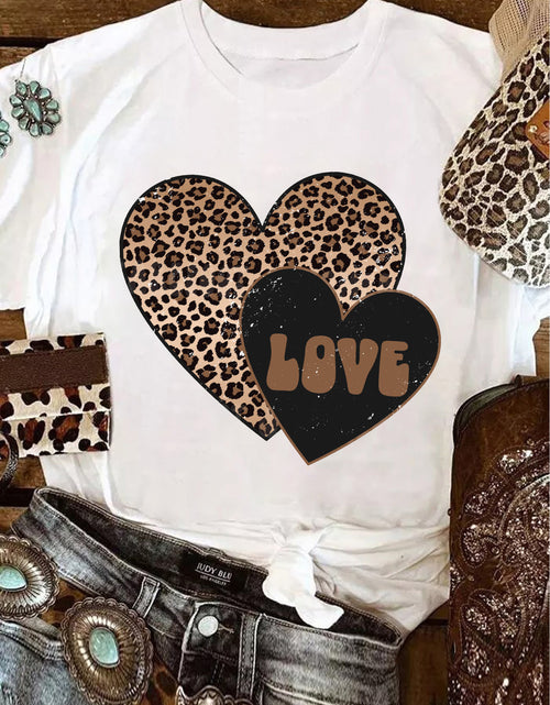 Cargar imagen en el visor de la galería, White LOVE Leopard Heart Graphic Crewneck Tee
